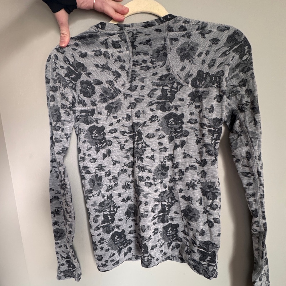 NWOT Athleta XS Momentum Long Sleeve Top Osprey Grey - Picture 4 of 5